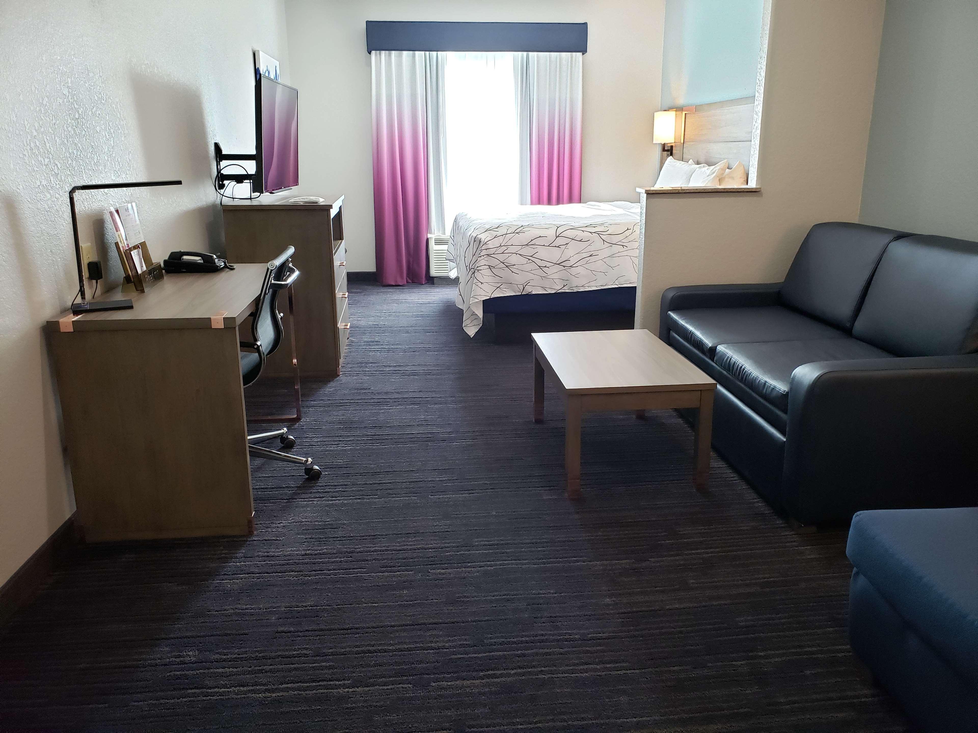 Best Western Plus San Antonio East Inn & Suites Exterior photo